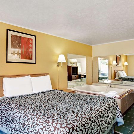 Days Inn By Wyndham Knoxville West Екстериор снимка